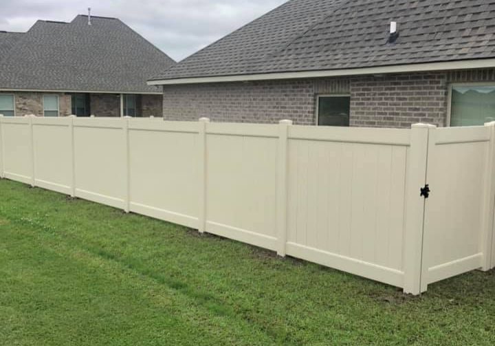 Baton Rouge vinyl fence contractor