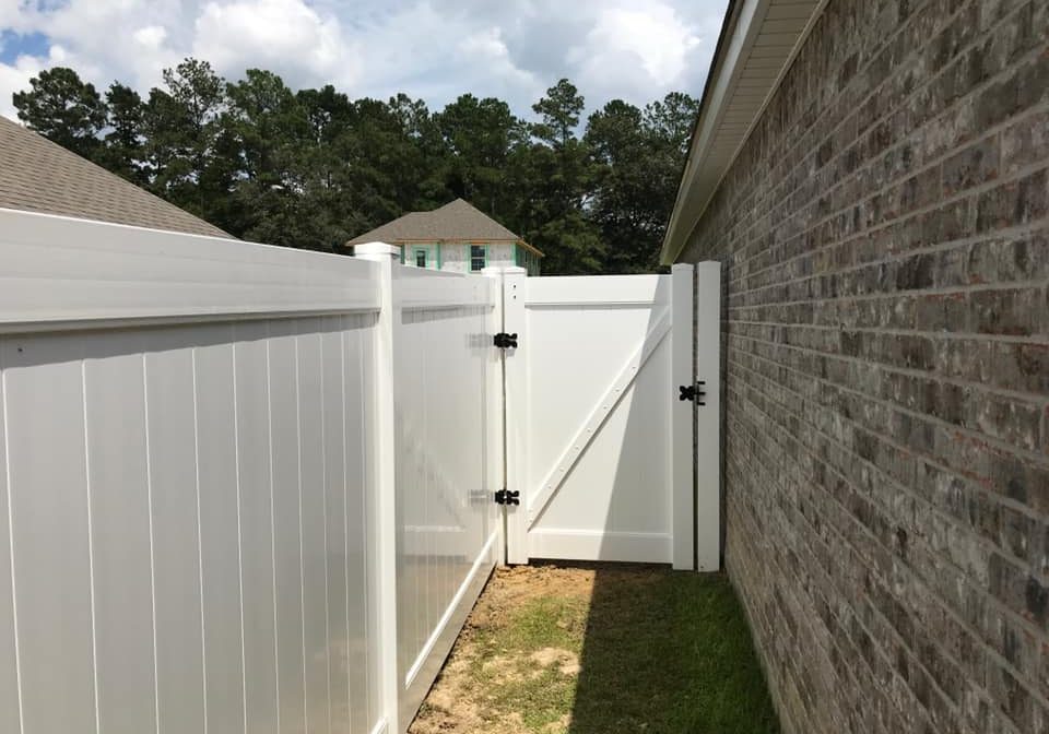 Baton Rouge vinyl fence project by State Fencing