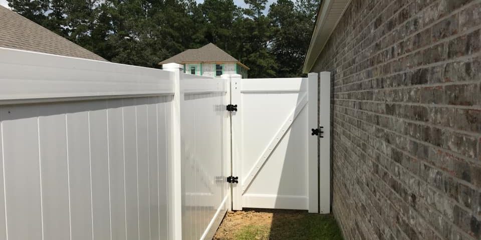 Baton Rouge vinyl fence project by State Fencing