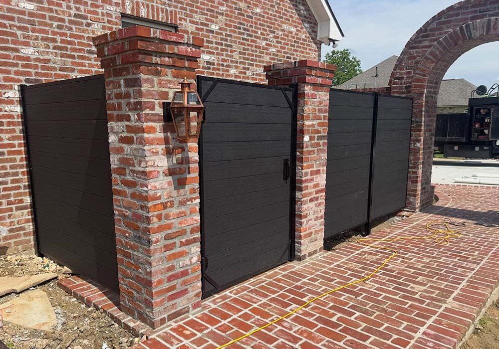 Durable composite fencing built to withstand Louisiana weather in Baton Rouge