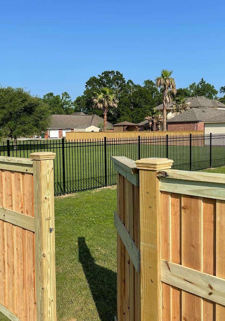 Custom fence contractor Baton Rouge, LA