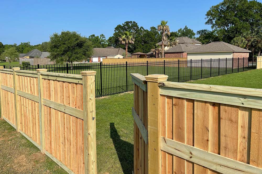 Custom fence contractor Baton Rouge, LA